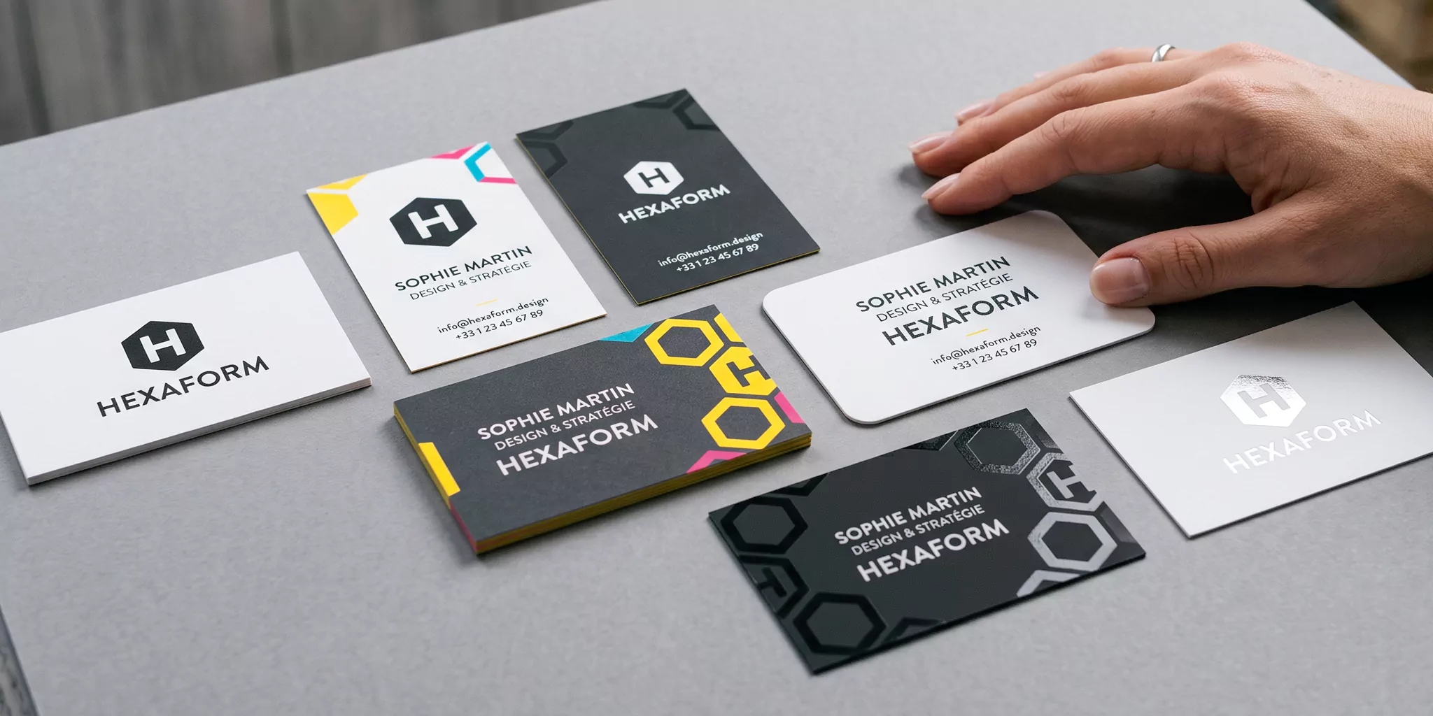 Différents modèles et finitions de cartes de visite professionnelles