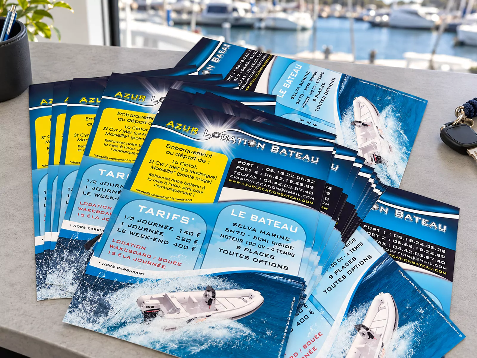 Flyers Azur Location Bateau imprimés par Netcreation sur papier couché brillant 130 g.