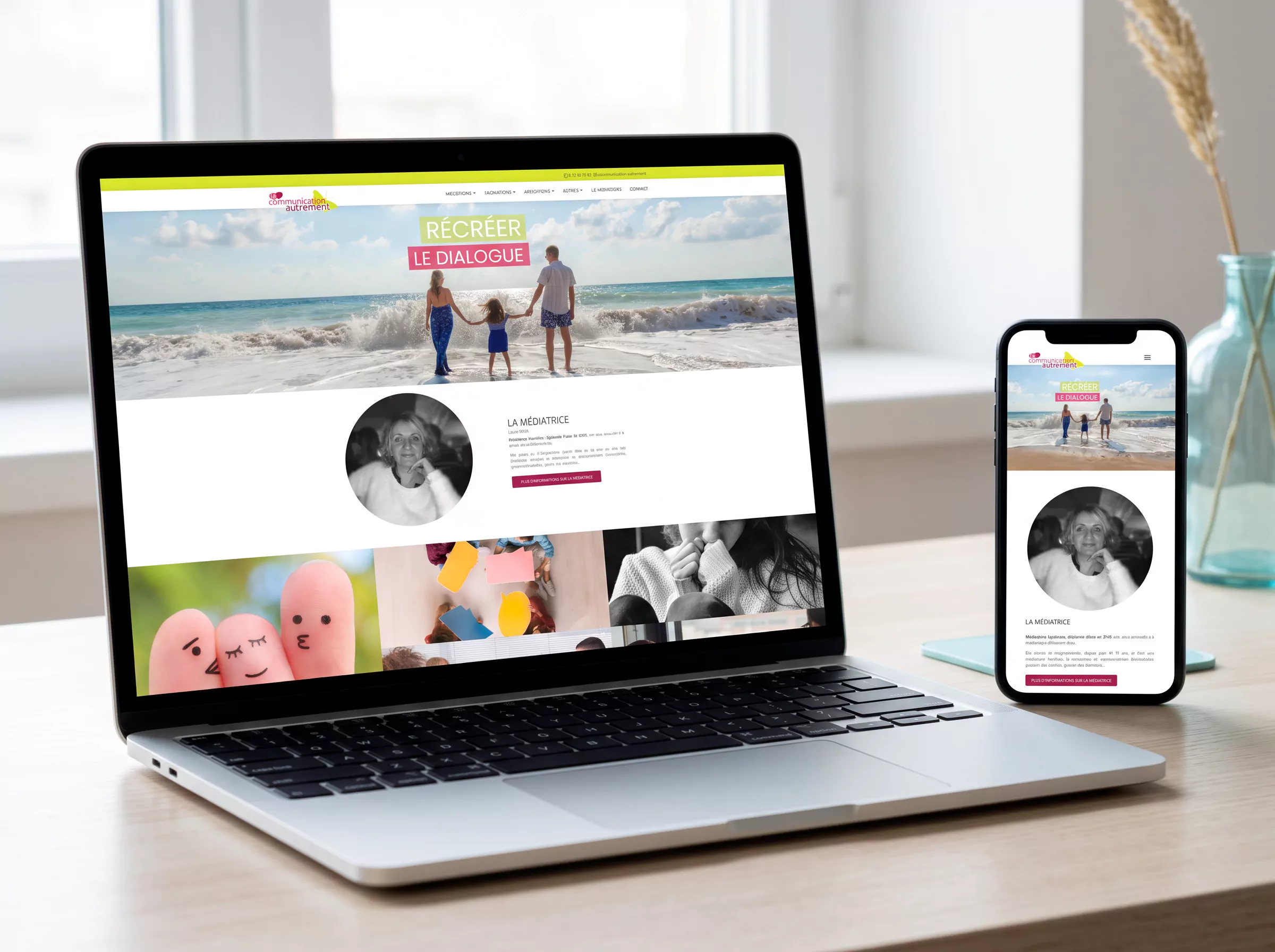 Site de médiation et de formation présenté sur un ordinateur et un téléphone